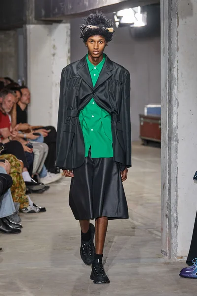 Look 16